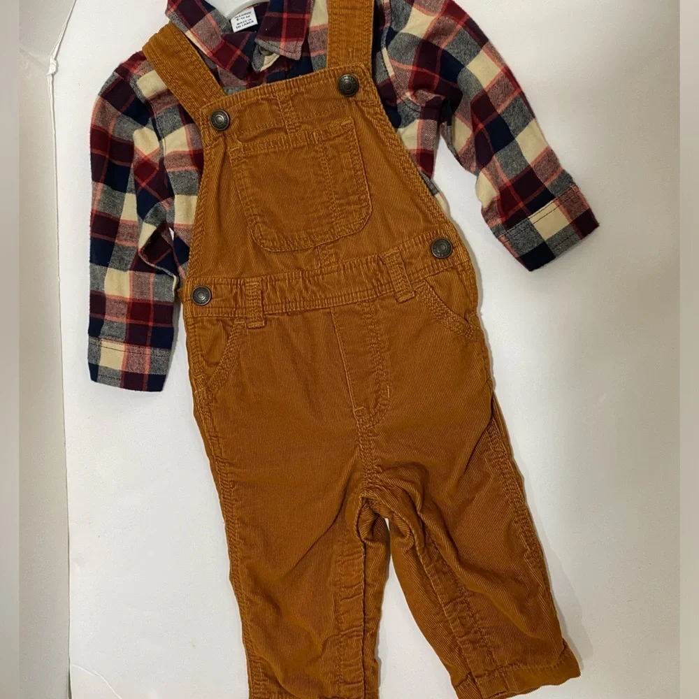 LIKE NEW✨OLD NAVY 6-12M👖2- PEICE overall and shirt/flannel✨🤎